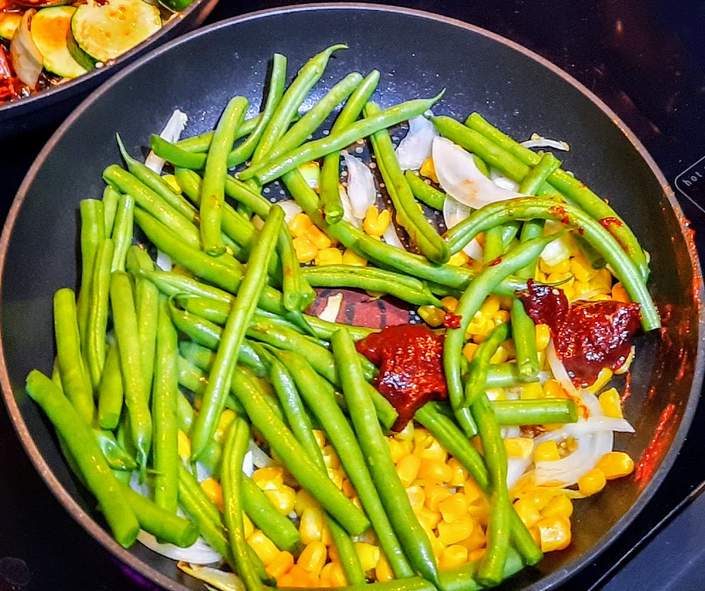 Gochujang chicken with green beans and corn