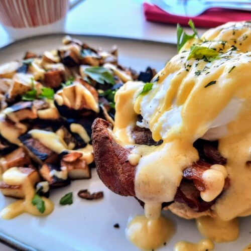 Easiest Homecooked Hollandaise Sauce