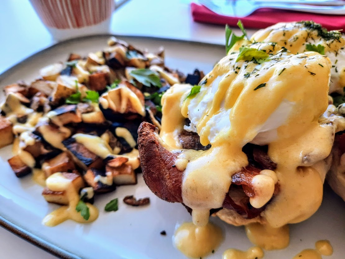 Easiest Homecooked Hollandaise Sauce